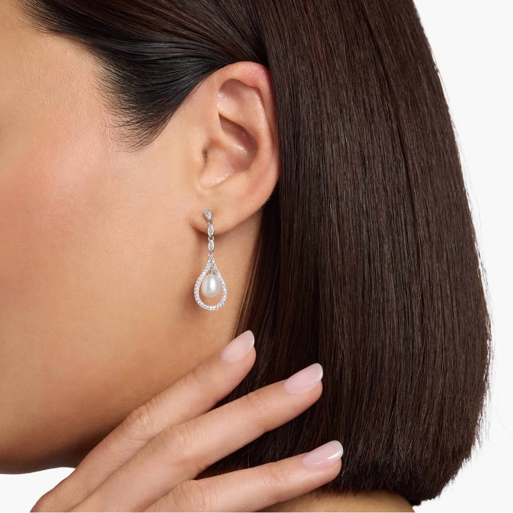Blue Nile Freshwater Cultured Pearl and White Topaz - Picture 2 of 5